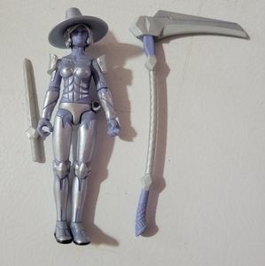 Roblox Imagination Collection - Aven, the Silver Warrior Figurine
